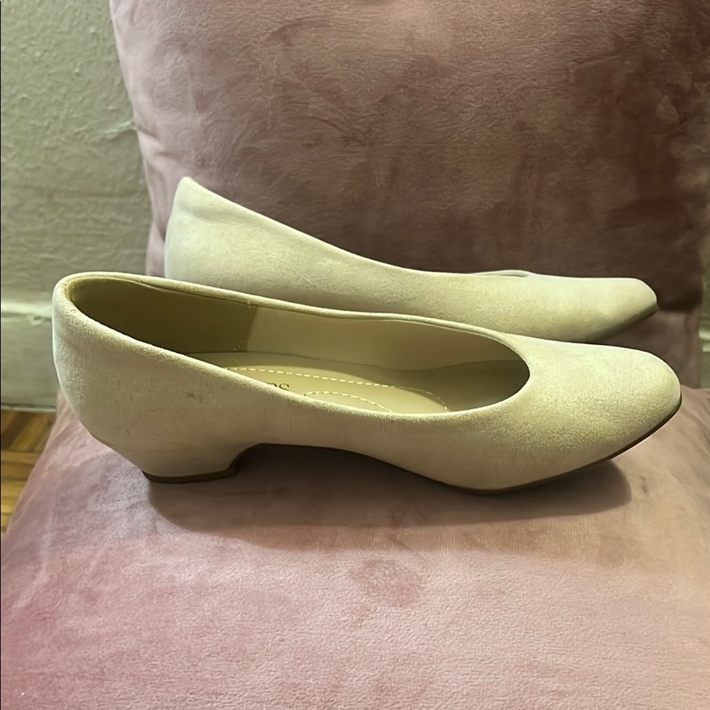 Cream Flats with Low Heel and Elegant Pointed Toe